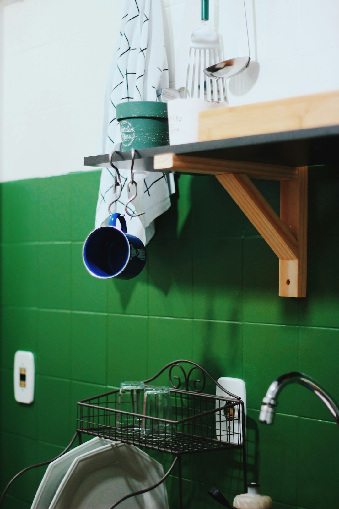 Modern kitchen installation